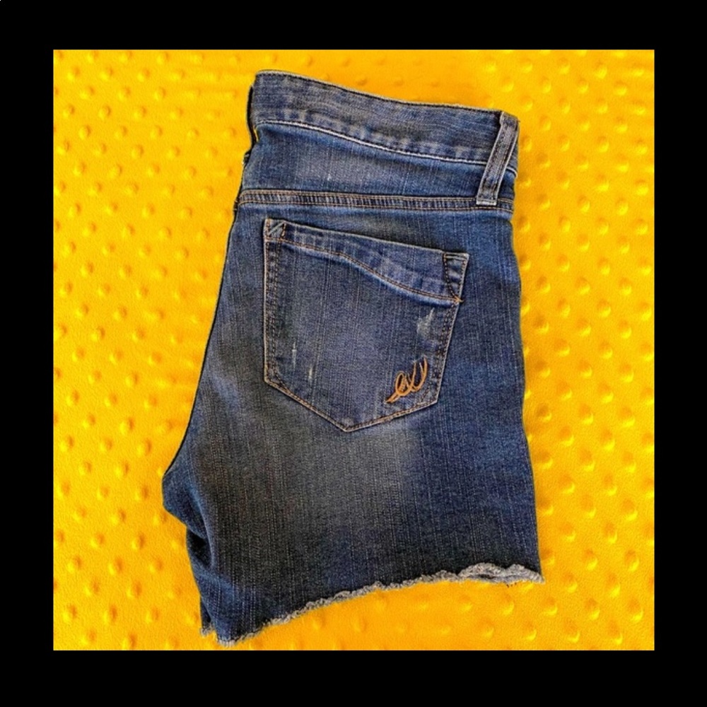 Express Mid Rise Distressed Stretch Denim Shorts - Picture 4 of 7